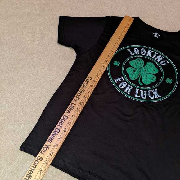 Nwt Way To Celebrate St. Patricks Day Men's Looking for Luck Graphic T-Shirt - Picture 7 of 12